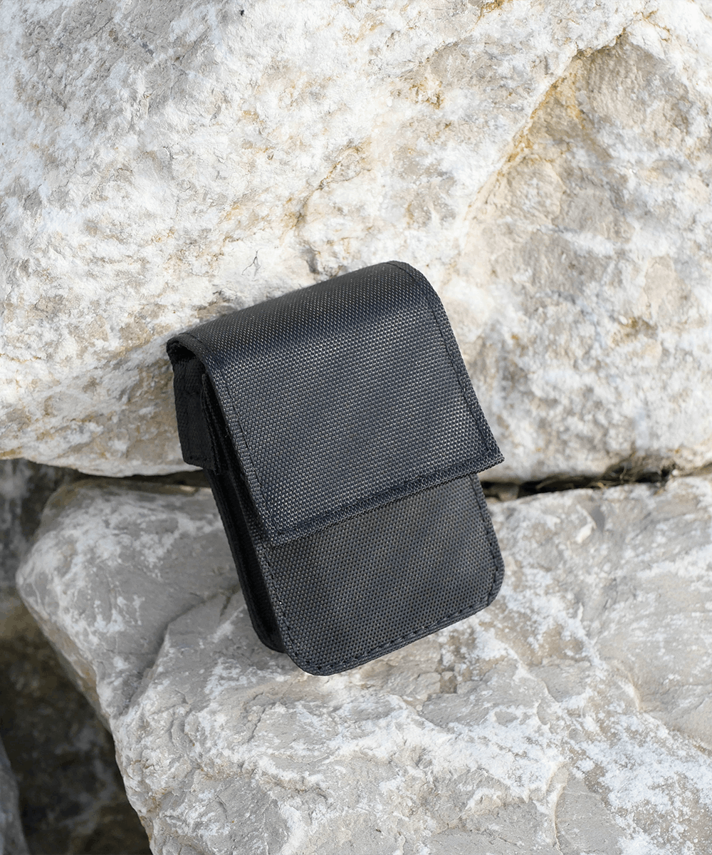 Magnetic pouch Prime accessory with magnets in rocks
